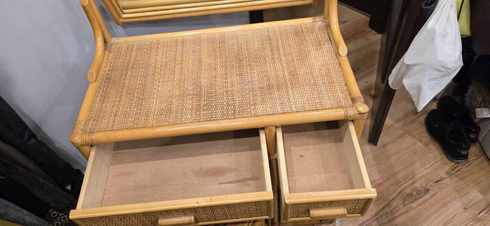 Toaletka z lustrem i krzesełkiem  ratanowa