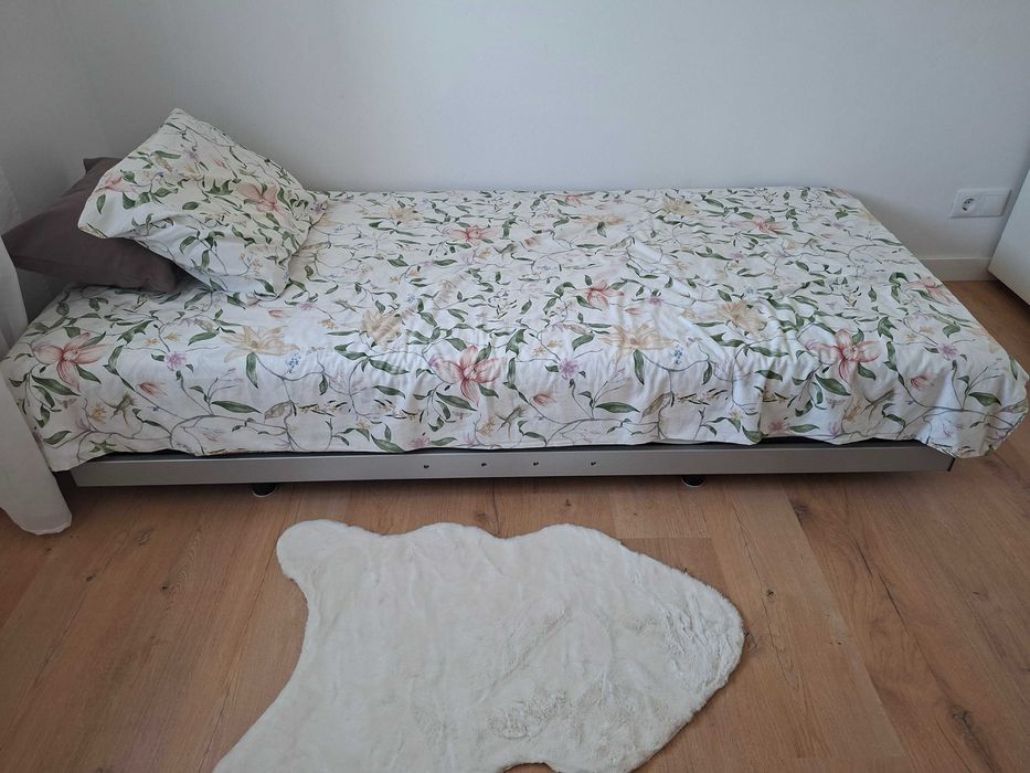Vendo cama solteiro 90cmx200cm