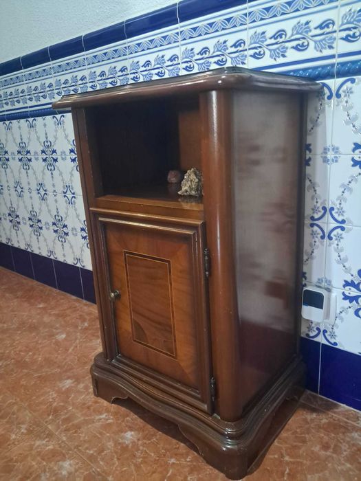 Móvel pequeno de apoio