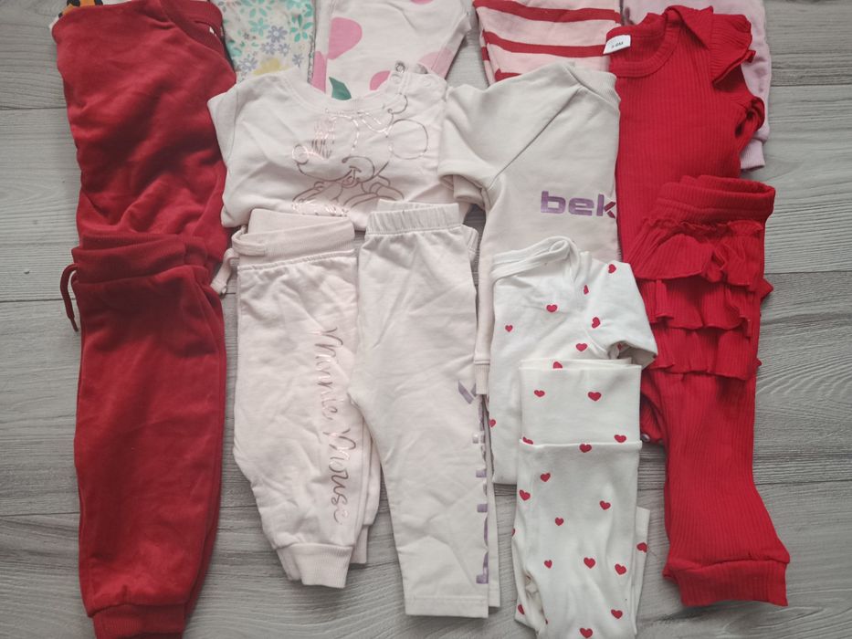 Paka dresów dla niemowlaka r.74
