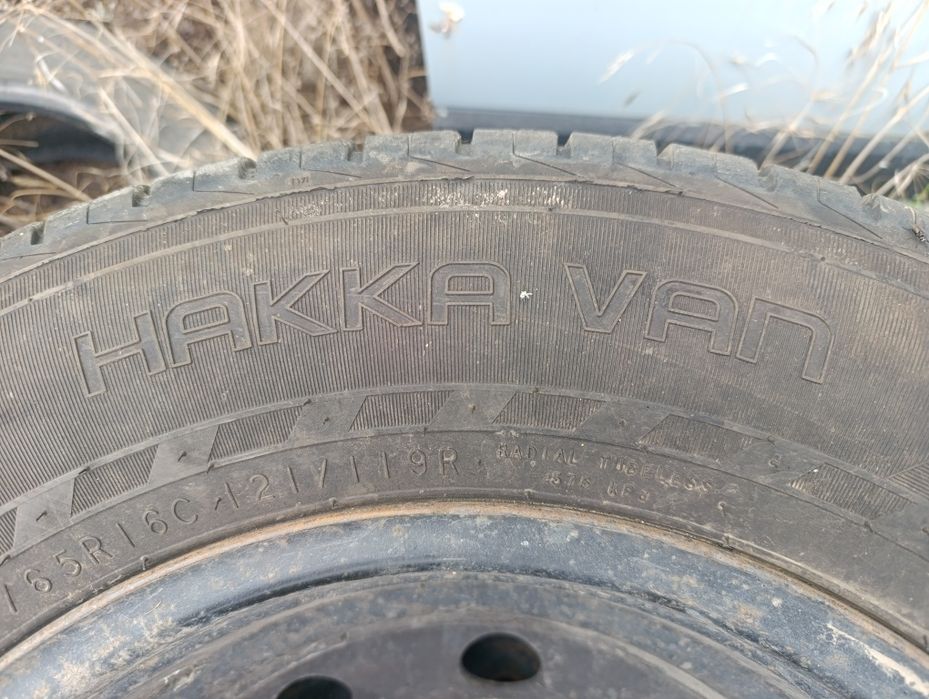 продам шину б/у на микроавтобус