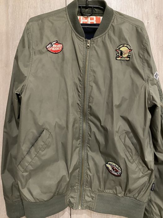 Продам бомбер зеленый