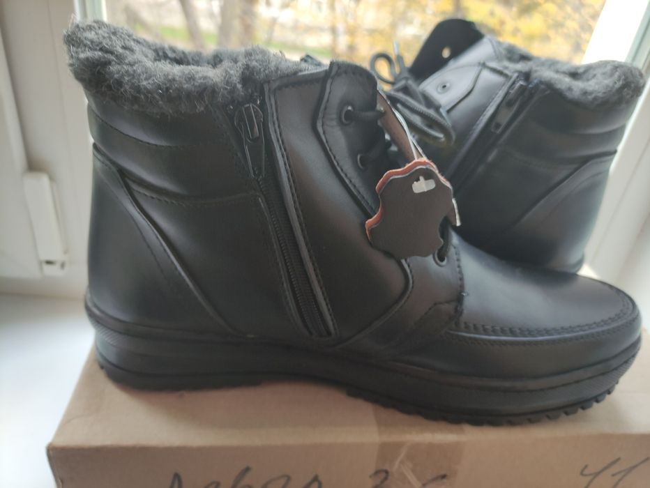 Чоловічі зимові черевики, нові,натуральна шкіра,набивна вовна!