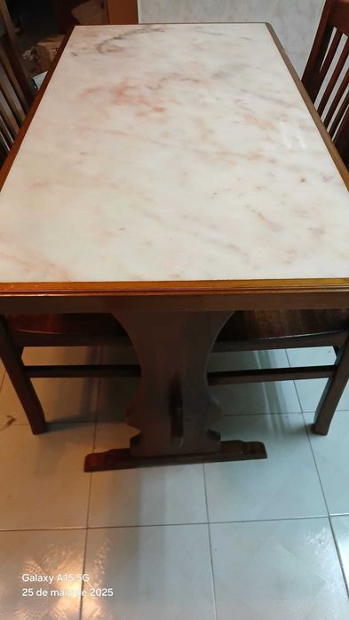 Mesa madeira maciça + 4 cadeiras.Exterior ou interior