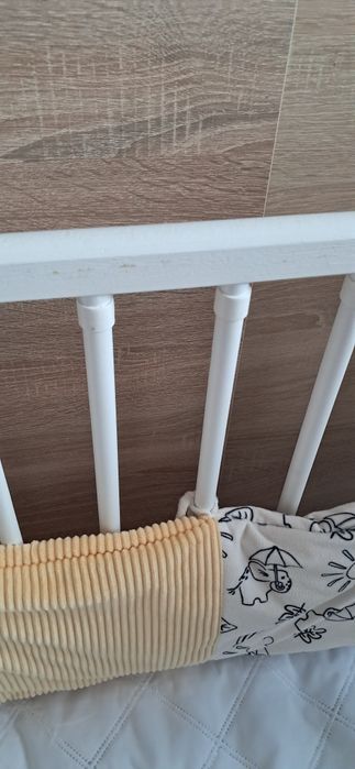 Łóżeczko niemowlęce z szufladą i materacem