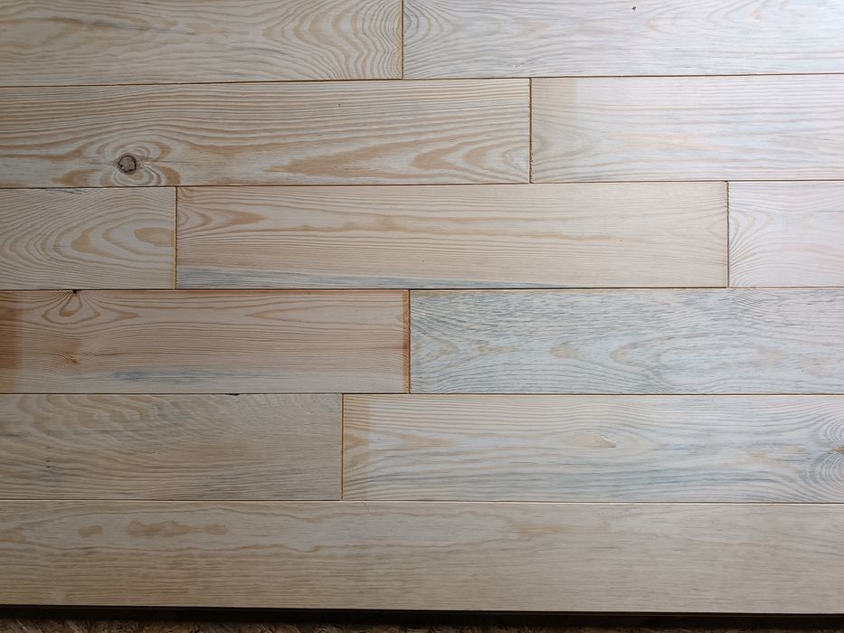 Podłoga drewniana, sosnowa, rustik