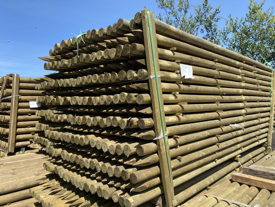 Paus torneados tratados com e sem bico