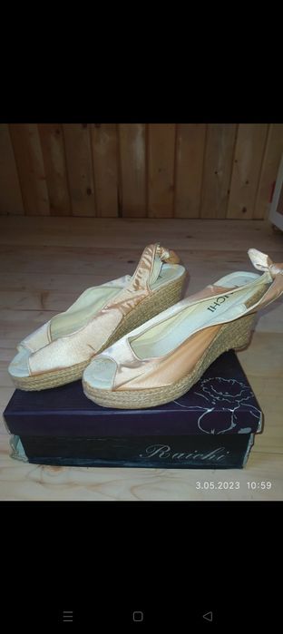 Sandałki na koturnie , 39