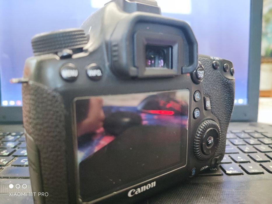 Продам Canon 6 d і з ним об'єктив 50 мм