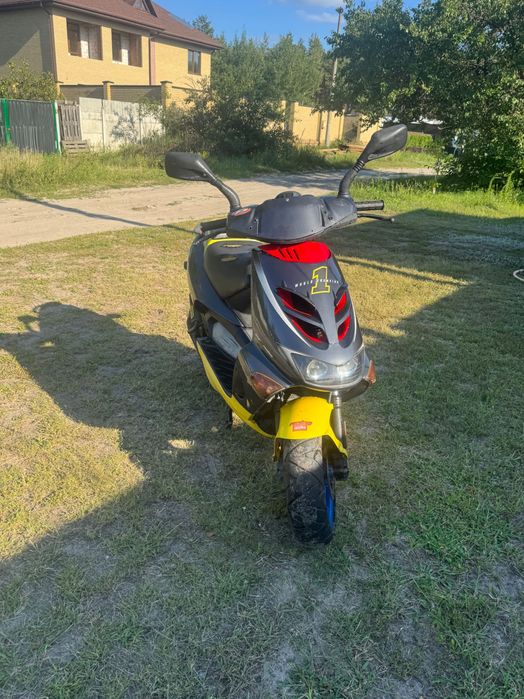 Скутер Aprilia sr 50