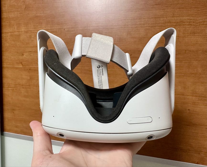 Oculus Quest 2 256Gb у комплекті тільки самі окуляри + ремень, коробка