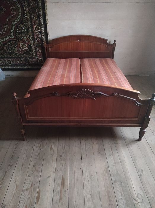 Ліжко в хорошому стані