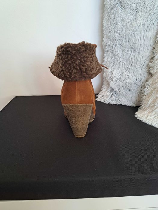 Botki na koturnie Reserved 38