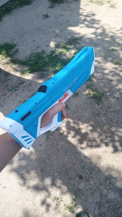 Водяний бластер на АКБ