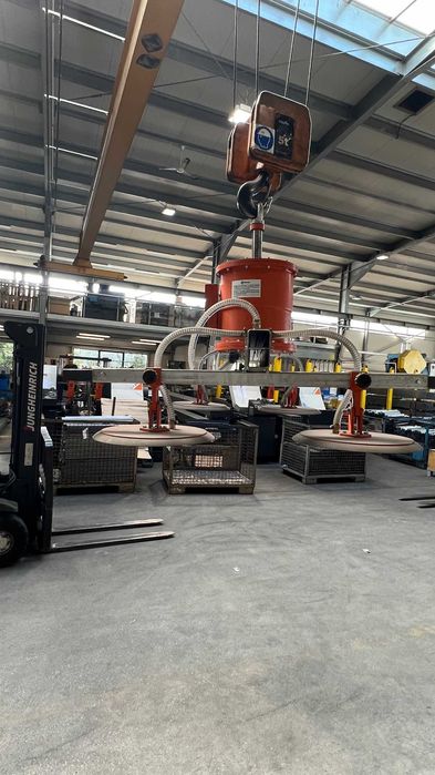 Próżniowy samozasysający manipulator