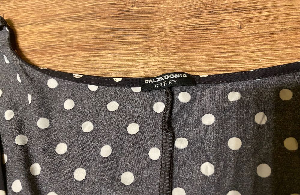 Klasyczna prosta długa maxi sukienka grochy groszki Calzedonia Cobey