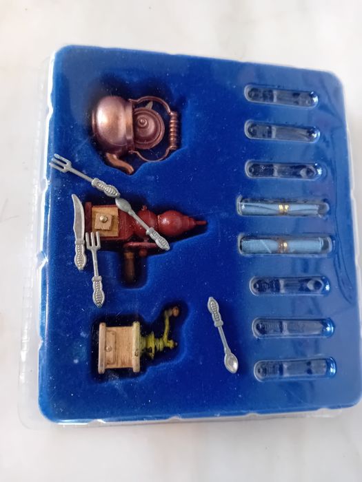 Conjunto de Miniaturas Antigas Utensílios