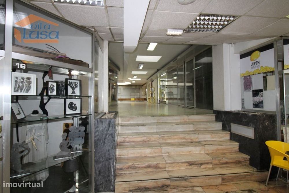 Excelente Oportunidade de Negócio! Loja à Venda no Centro Comercial...