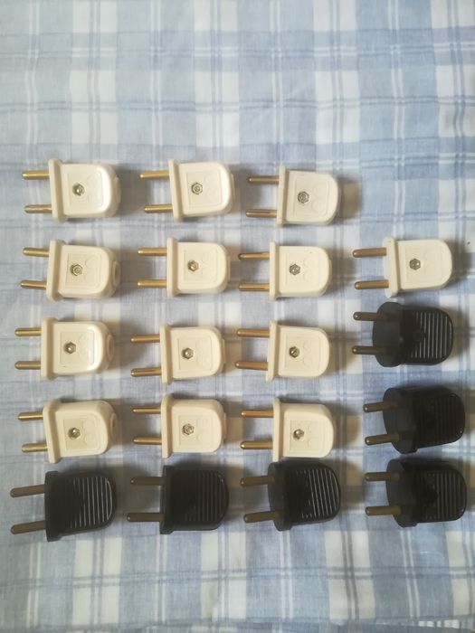 Old 220V Sockets441640287019345920