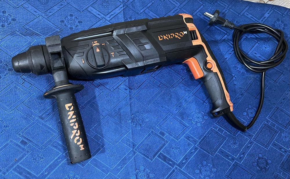 Dnipro-M RH-100 Перфоратор SDS+ 2.8Дж 880Вт