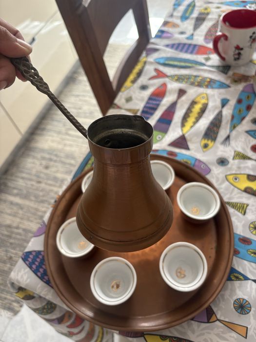 Conjunto cafeteira+6 chávenas+Tabuleiro