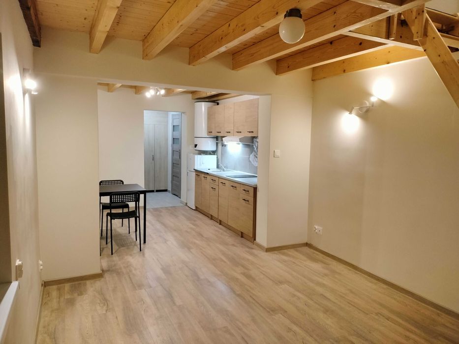 Samodzielne mieszkanie w doskonałej lokalizcji.