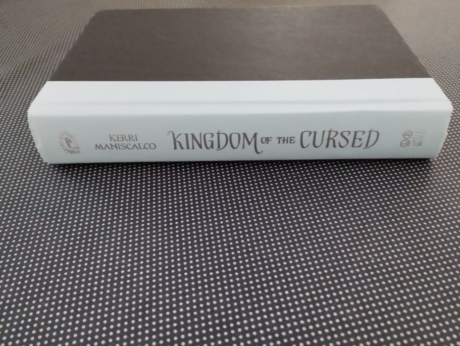 "Kingdom of the cursed" em capa dura