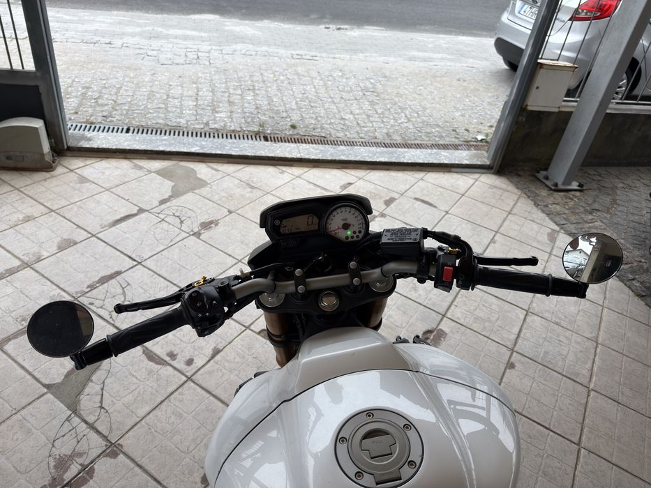 Yamaha FZ8 2012 - poucos kms