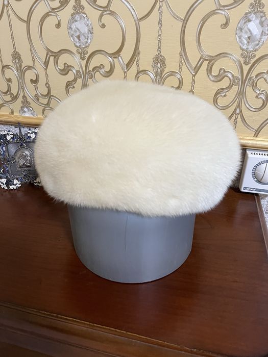 Норковый берет из светлой норки,56-57-58 размер, белый берет из норки.