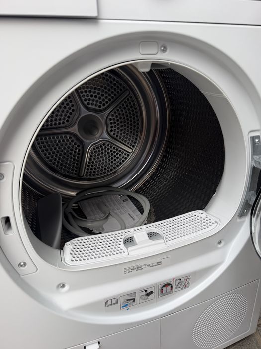 Сушильна машина на тепловому насосі Bosch WQG241030