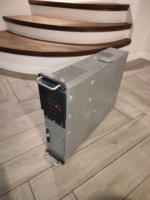 Безперебойник APC Smart-UPC 3000 ВА