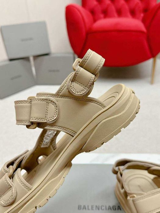 Balenciaga Buty, sandaly klapki, skora 080217