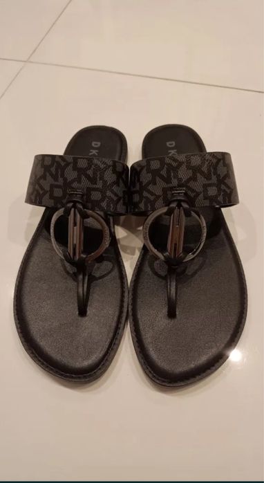 Летние тапочки DKNY