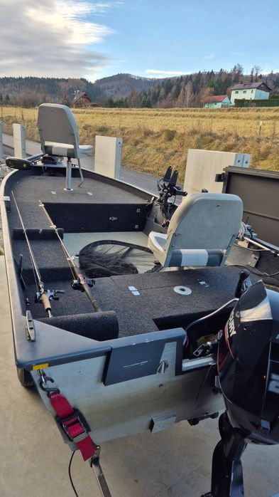 Łódź łódka   wędkarska aluminiowa  silnik dziobowy  echosonda