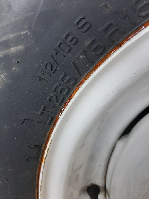4 jantes com pneus p/ Land Rover