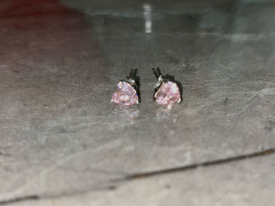 сережки срібні з рожевим фіанітом у формі серця