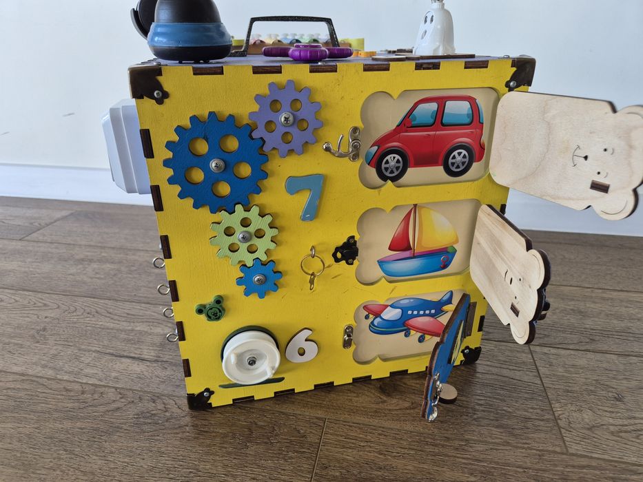 Бізі куб бізіборд