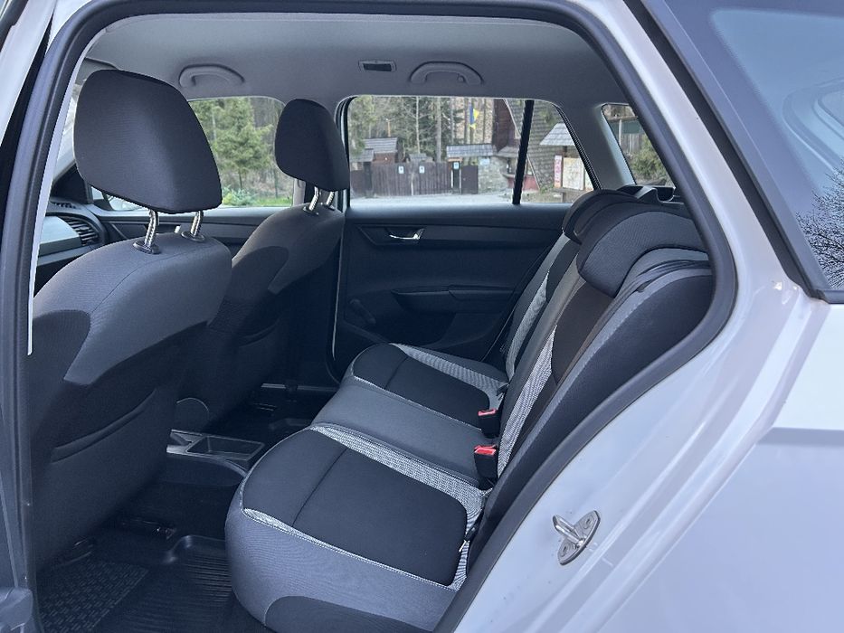 Продам skoda fabia 2015