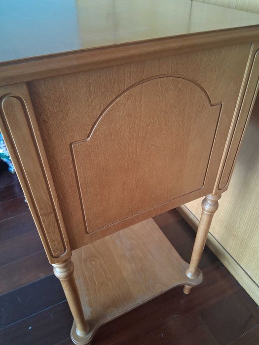 Móvel faqueiro em madeira de cerejeira com 3 gavetas