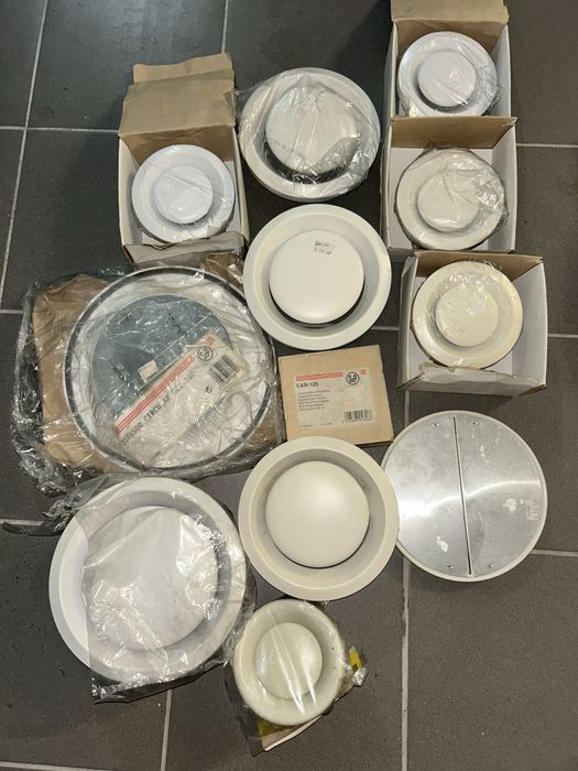Lote de Material de Ventilação Soler & Palau (S&P) Novo