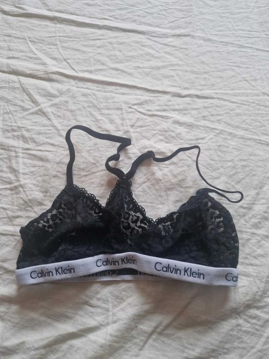 Stanik Calvin Klein dla młodej nastolatki