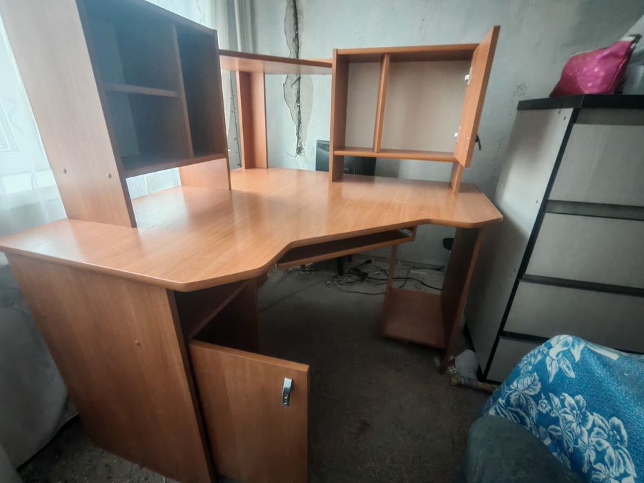 Стіл комп'ютерний кутовий