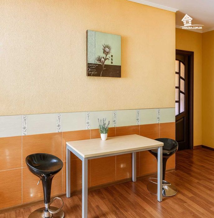 Київ. Будинок 280 кв. Ділянка 15 соток, до 15 осіб.