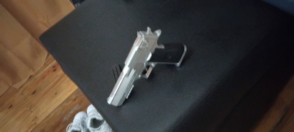 Arma de airsoft nova