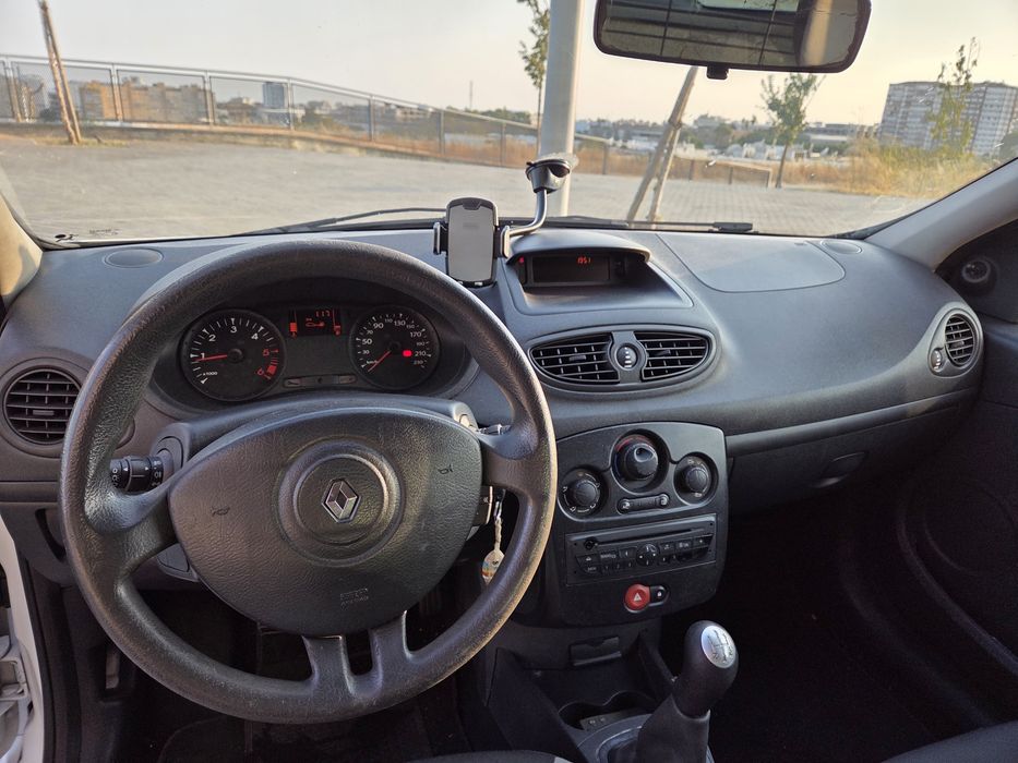 Renault Clio 15 DCI comercial em óptimo estado