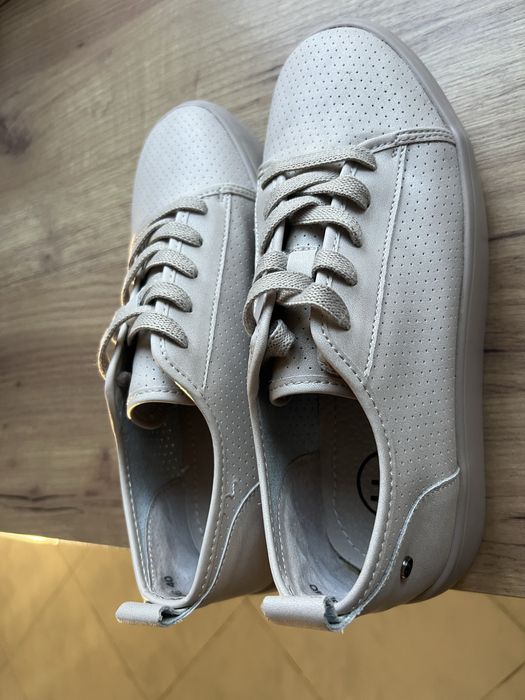 Buty damskie beżowe
