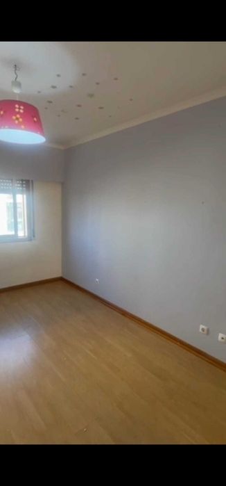 Arrenda-se Quartos numa zona tranquila em Queluz e Belas