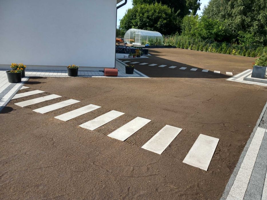 Ogrodnik. Zakładanie i pielęgnacja ogrodów. Koszenie trawy