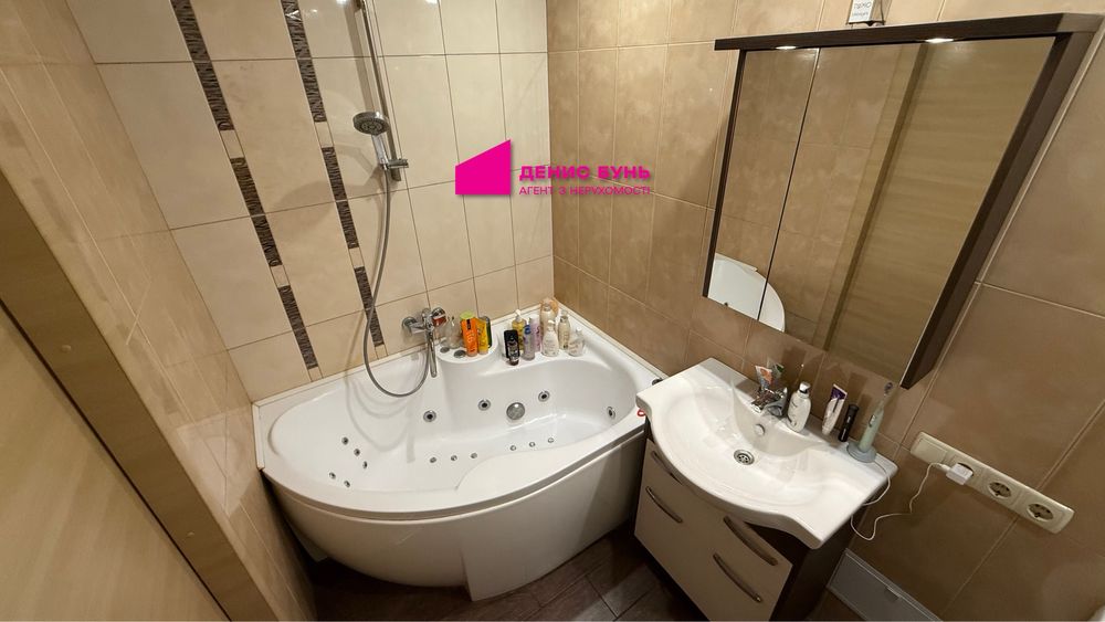 Продам 3к квартиру в смт Слобожанське, лівий берег, Брама,Золоті ключі