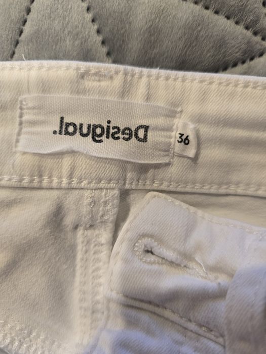 Spodnie rurki Desigual